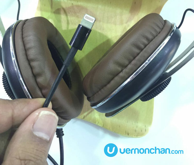 Axpro Lightning headphones for iPhone 7