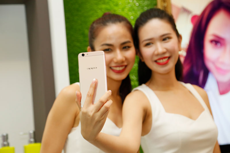 OPPO F1s