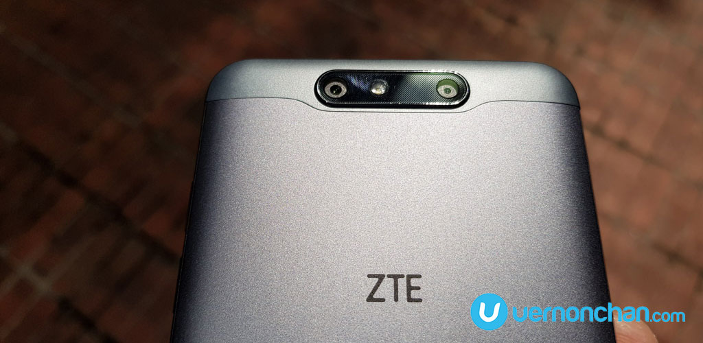 ZTE Blade V8