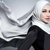 Neelofa OPPO R9s Black Edition