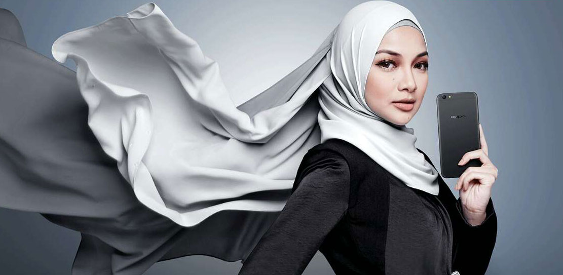 Neelofa OPPO R9s Black Edition