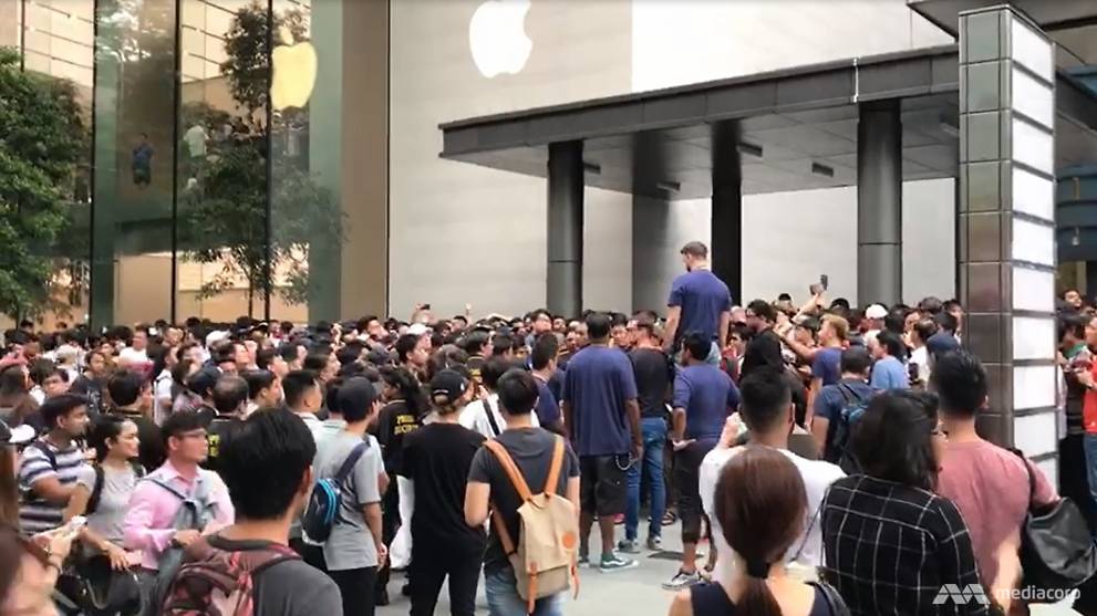 iPhone X crowd Singapore
