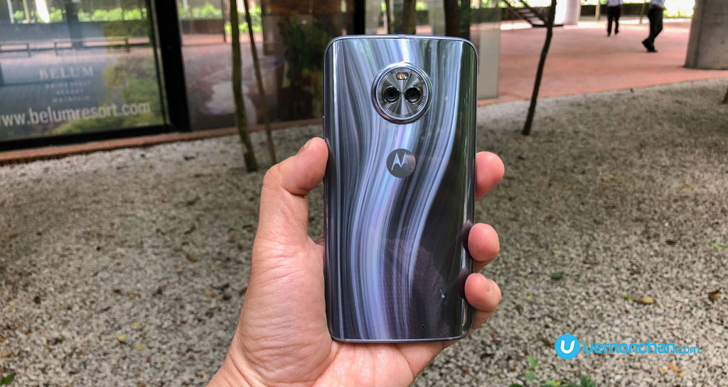 Moto X4
