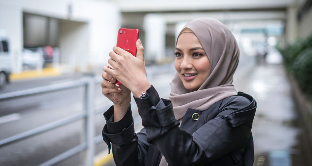 OPPO F5 Red Edition