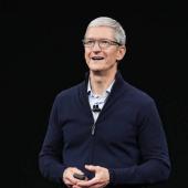 cropped tim cook apple ceo | Motorola one zoom