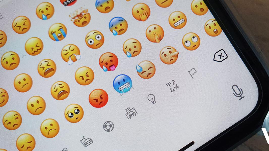 cropped apple emoji |