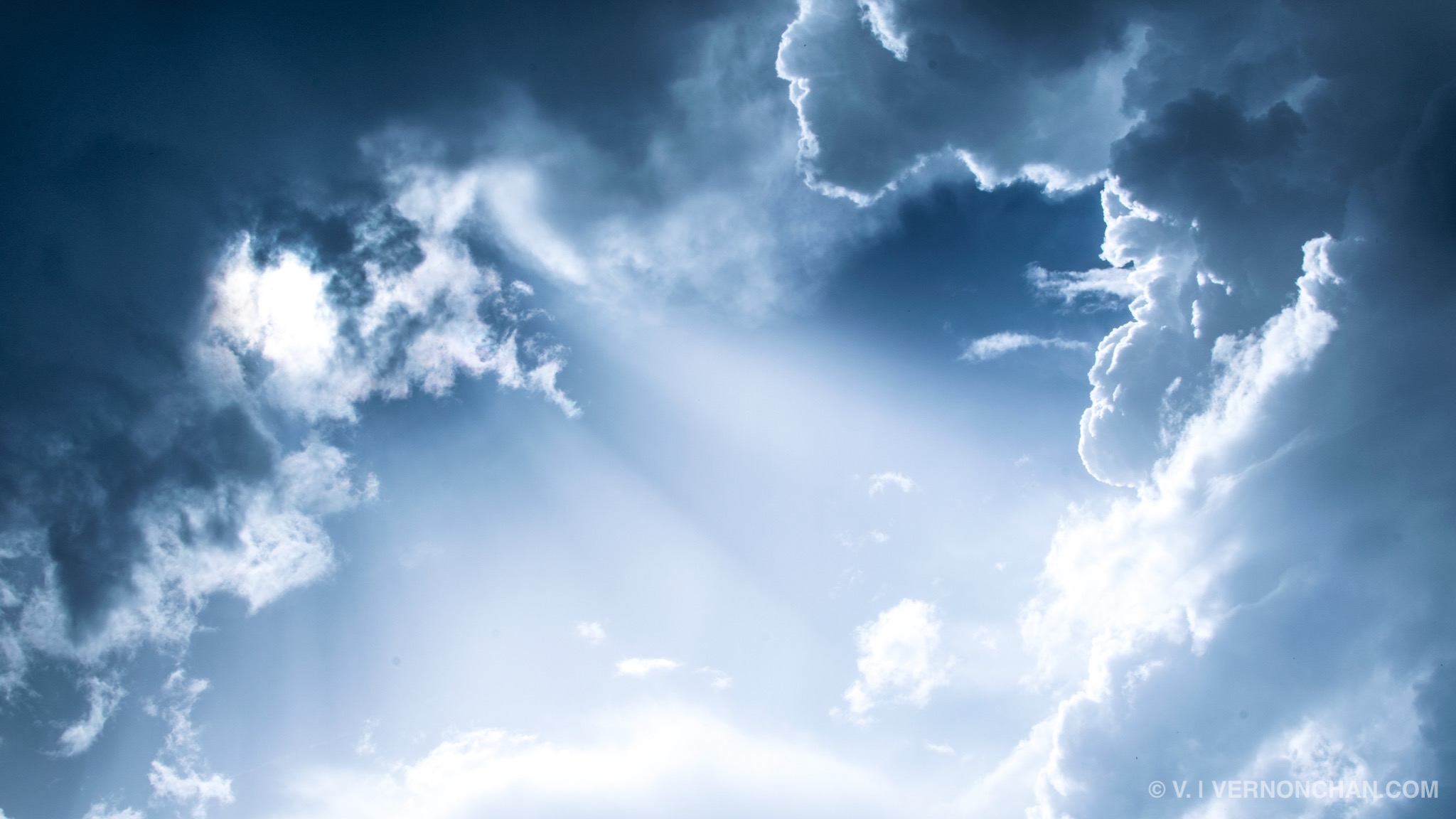 Daniel Pascoa - Clouds - Unsplash