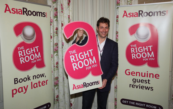 Andrew-Pumphrey,-Managing-Director-of-AsiaRooms.com-launching-the-Right-Room-for-You-campaign