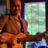 Az-Samad-Electric-Guitar-for-press-LR