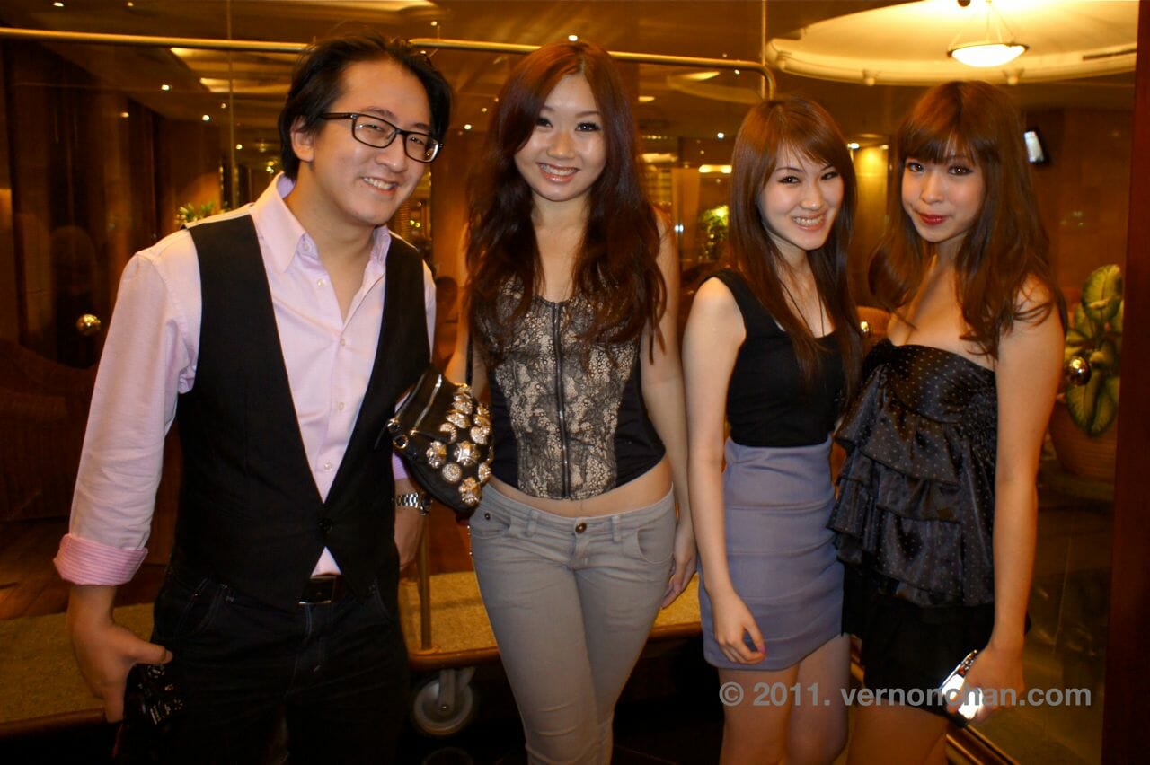 Josh Michelle Vivian Bel |