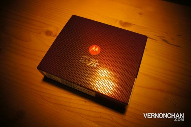 Motorola RAZR Unboxing