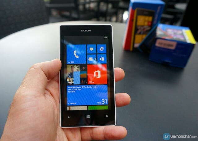 Nokia_Lumia_520_8