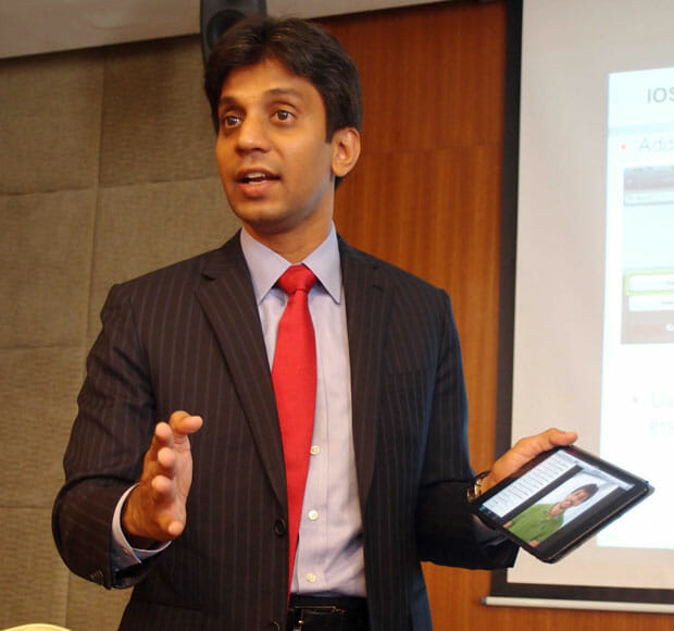 Sunil-Chavan,-Director,-Software-Group-&-Cloud-Solutions,-Asia-Pacific,-HDS-demonstrates-how-easy-it-is-to-use-HCP-Anywhere