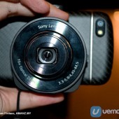Sony-QX10-on-a-BB-Q10-1