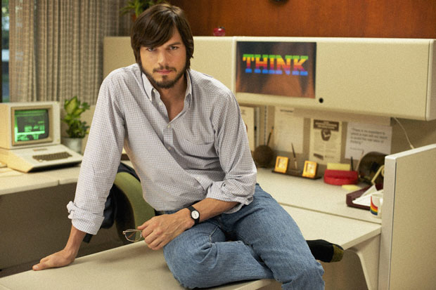 ashton-kutcher-as-steve-jobs_LR