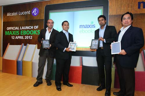 (From left) Navin Wathan, Maxis&rsquo; General Manager and Head of Innovation, Product, Device and Innovation; Iskandar Raphael Hamzah, Director of Cempaka Group of Schools, T. Kugan, Maxis&rsquo; Vice President and Head of Product, Device, Innovation & Roaming; and Mohd Fazlin Shah Mohd Salleh, President and Managing Director, Alcatel-Lucent Malaysia, with smart devices showcasing Maxis ebooks.