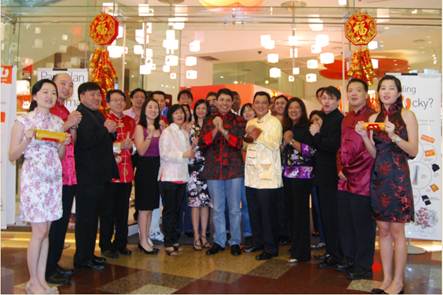 Dr. Kaizad Heerjee (middle), CEO of U Mobile Sdn Bhd&rsquo;s along with the company&rsquo;s senior management staff extended their Chinese New Year wishes to U Mobile customers and to those who are celebrating the festival.