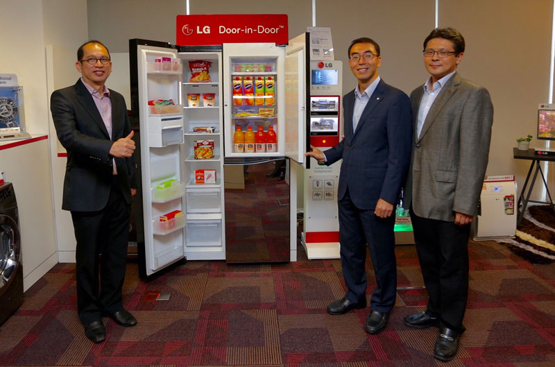(L-R) Kong Mun Keen, General Manager Marketing LG Malaysia, David Oh, Managing Director LG Malaysia and Bon Jae Koo, Head of Product Department, Home Appliances and Air Conditioner.